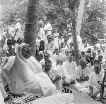 Bhagavan with devotees
