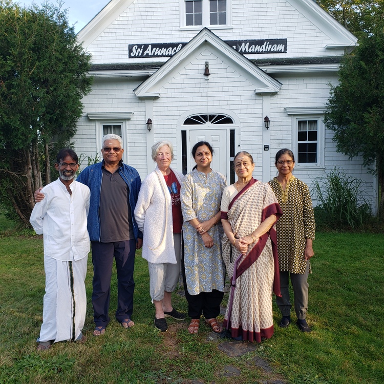 22-0904-182401 L2R: Thiru, Krishnan, Darlene, Ranjani, Mamgalam, Vijaya