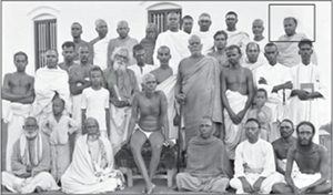 Group photo of devotees with Bhagavan Group photo of devotees with Bhagavan