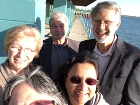 i CW from the top: Jim Hartel, Dennis Hartel, Geeta Bhatt, Evelyn Kaselow (taking the snap) and Darlene Karamanos