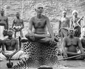 Muruganar+to+the+right+of+Bhagavan,+Dandapani+Swami+to+the+left