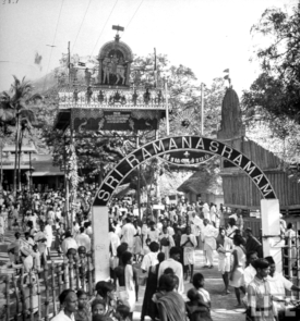 On festival days thousands of devout pilgrims from all over India pass throught the Ashram's entrance to pay homage to Sri Ramana Maharshi.